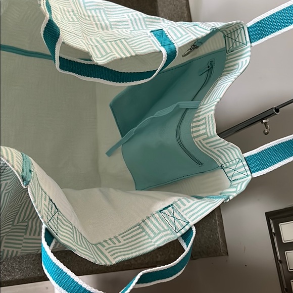 New with Tags!  Thirty-one -New Horizons Tote - Picture 3 of 7